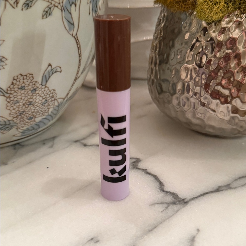 Kulfi
Lassi Lips Staining Long-Lasting Moisturizing Lip Oil - Picture 3 of 5